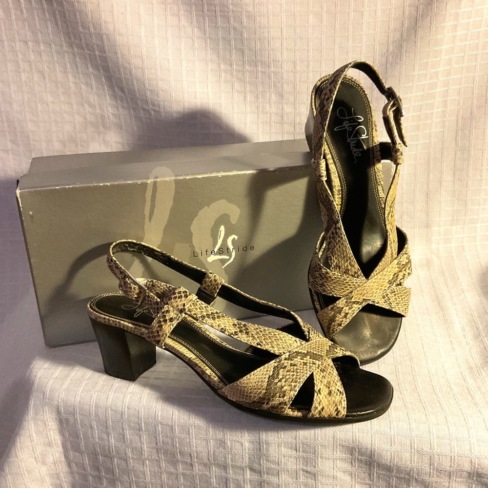 Life Stride Women’s 2” heels size 6